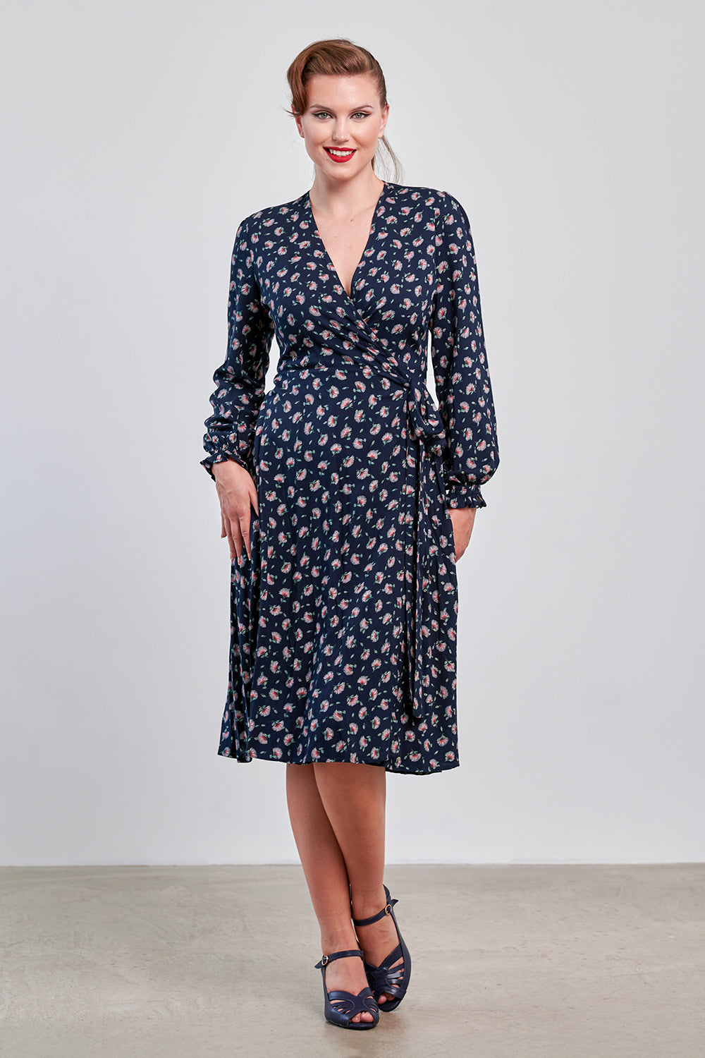 Banned Retro 40s Bloom Floral Dress-Navy