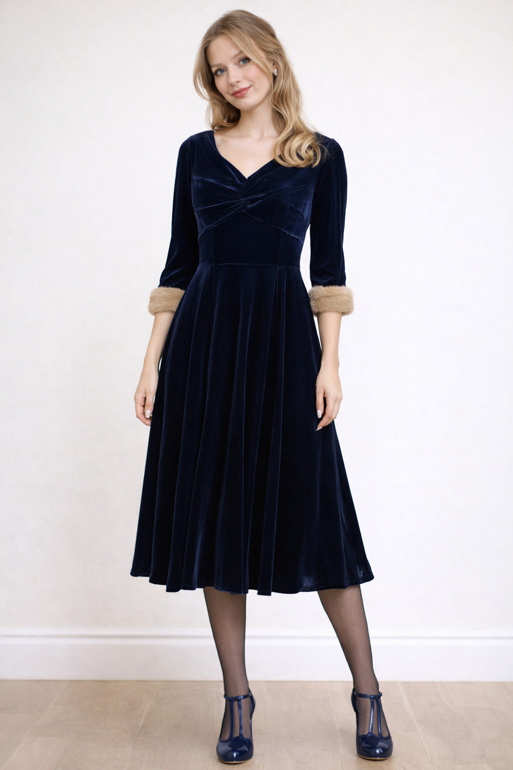 Vestido de vuelo de terciopelo Nina de Banned Retro
